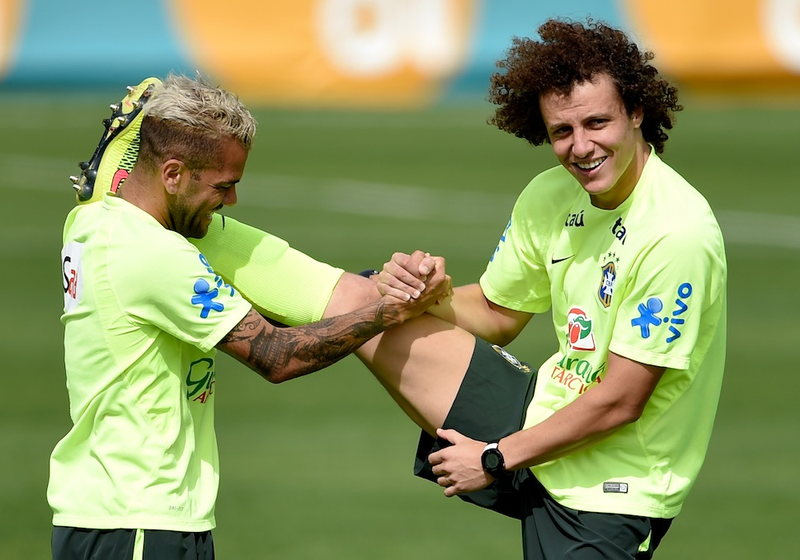 Illustration for article titled Dani Alves And David Luiz Love Stretching Together Very Awkwardly